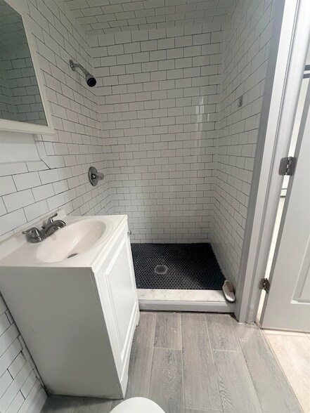 Building Photo - 124 Winfield Ave