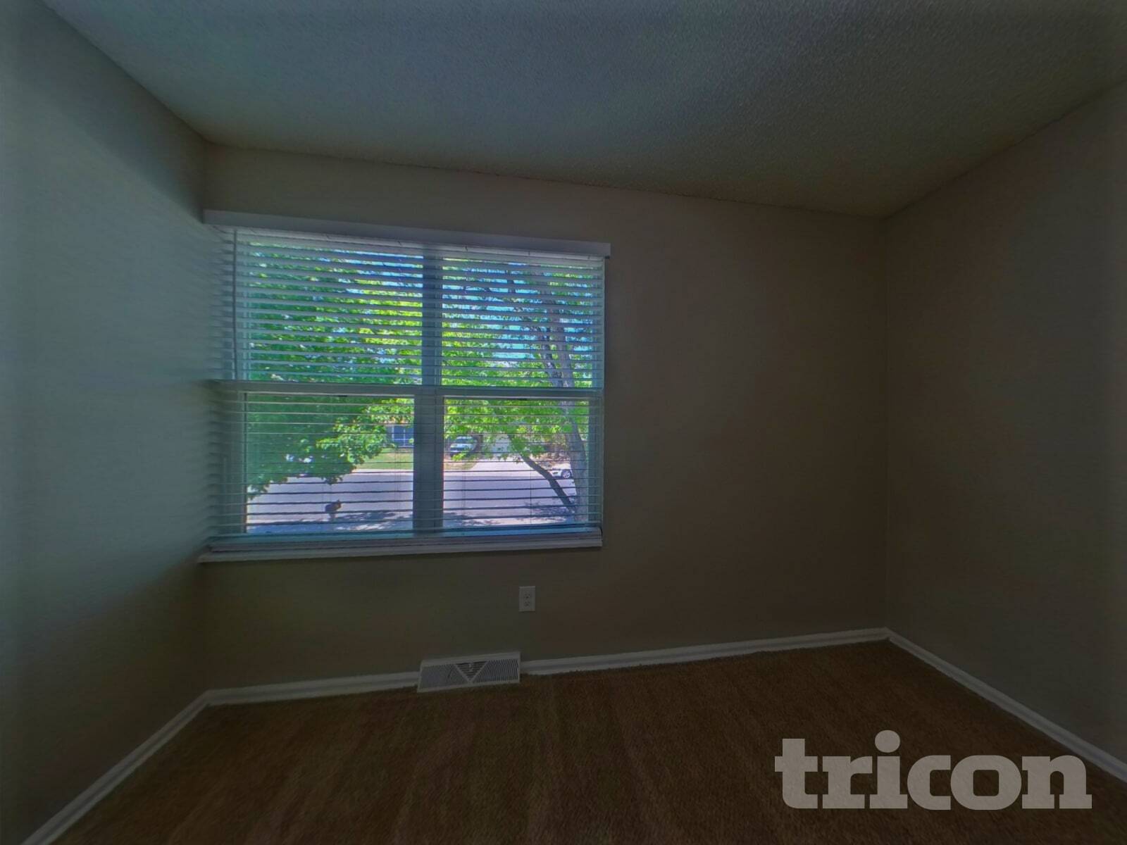 Building Photo - 348 S 29th Ave