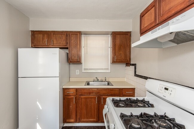 Building Photo - 320 Henquin Dr