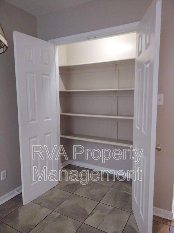 Building Photo - 5815 Meadowood Pl