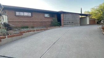 Building Photo - 7021 E Kirkland Dr