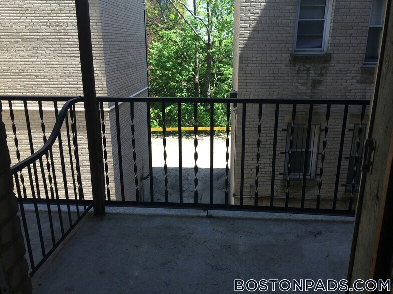 Building Photo - 1638 Commonwealth Ave