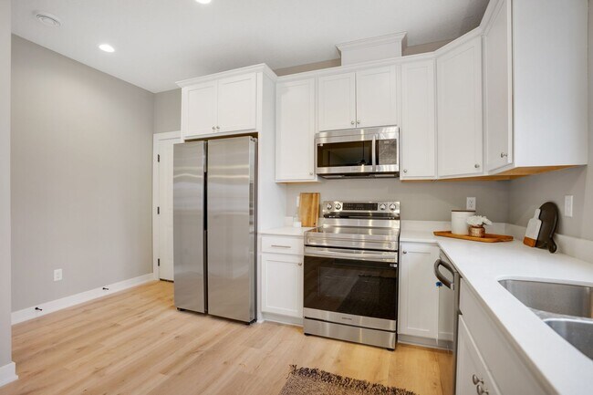 Building Photo - Available 07/01! New Build 4 bed 3 Bath in Hopkins!