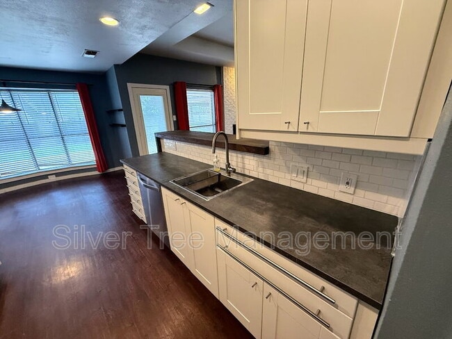Building Photo - 7716 Pampas Dr