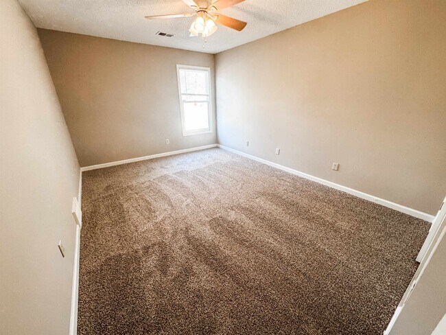 Building Photo - 624 Landing Party Ln