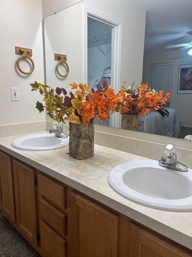 Building Photo - 1511 Legend Trail Dr