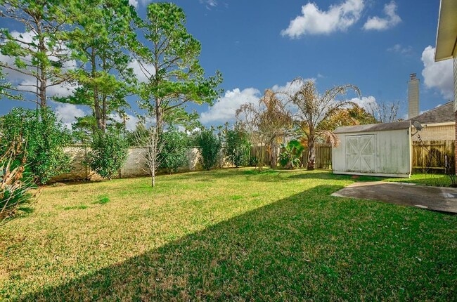 Building Photo - 23826 River Pl Dr