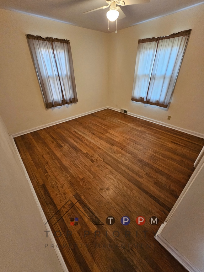 Building Photo - 1212 35th St NE