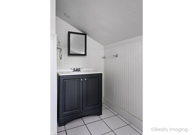 Building Photo - 6015-6017-6017 SE 99th Ave