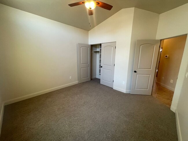 Building Photo - Great home and Pet Friendly!!  ADA tub/shower