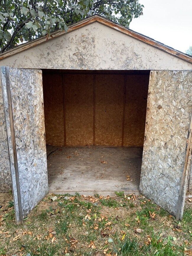 Building Photo - Start a Lease by 12/1 and Receive a $500 R...