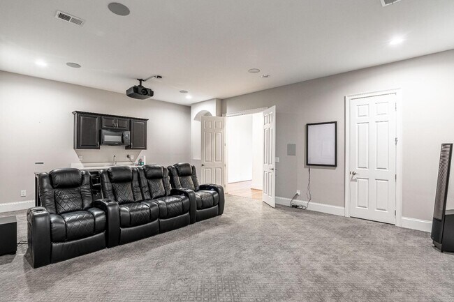 Building Photo - 213 Yellow Jasmine Dr