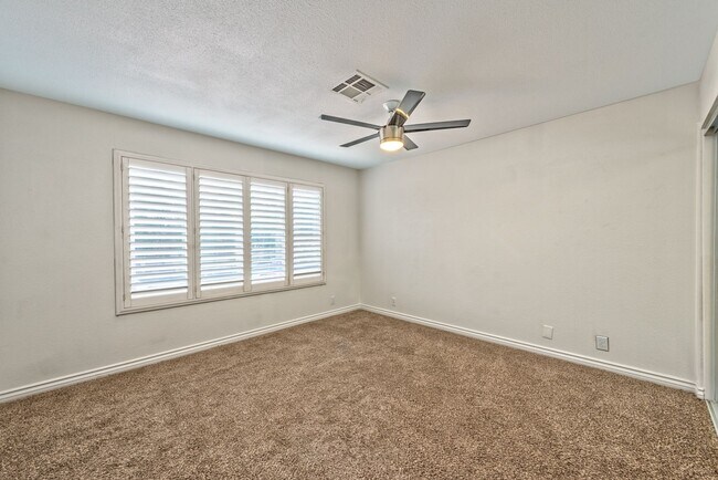 Building Photo - 7767 Parnell Ave
