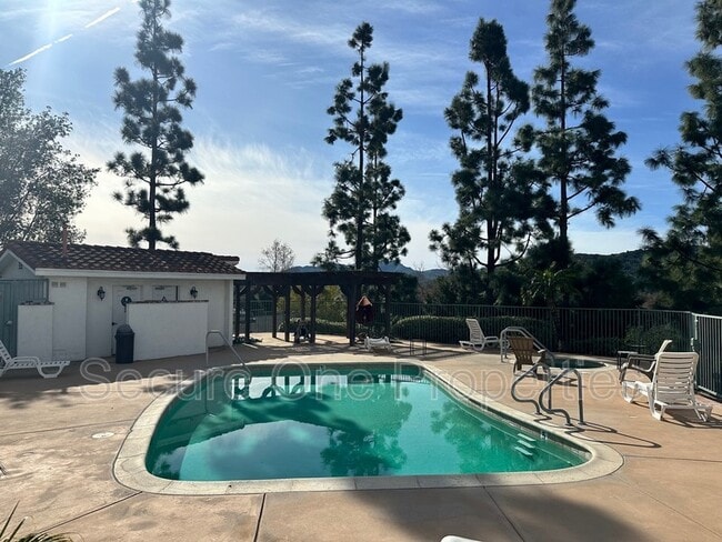 Building Photo - 379 Westlake Vista Ln