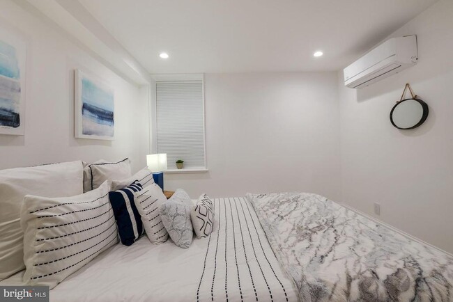 Building Photo - 1979 Biltmore St NW