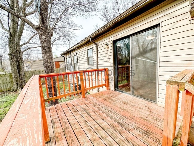 Building Photo - 2212 Doris Ave