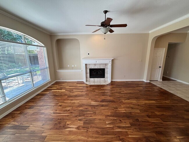 Building Photo - Great Flower Mound Location!