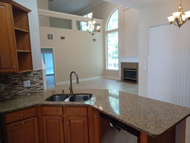 Building Photo - Gorgeous 3 BR 2 BA Lake View Rental