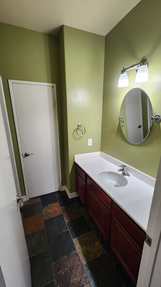 2nd Bath - 25288 Red Fern Cir
