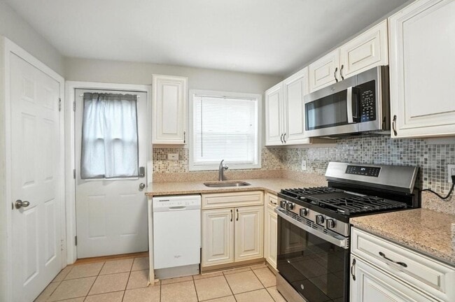 Building Photo - Saint Johns Terrace