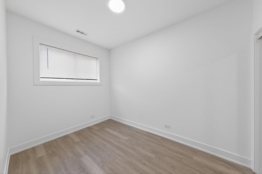 Building Photo - 328 N Lockwood Ave