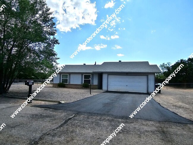 Building Photo - Welcoming 3 Bedroom, 2 Bathroom, 2 Car Gar...