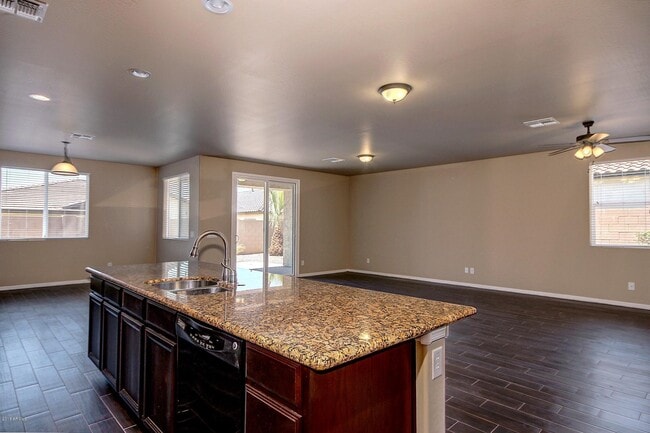 Building Photo - 2542 N Riley Rd