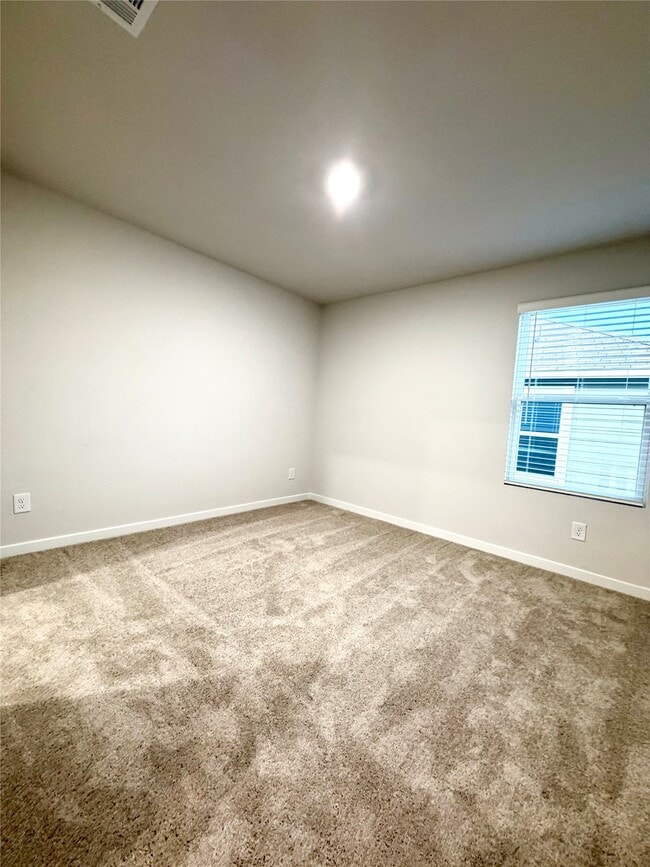 Building Photo - 533 Shoreview Dr