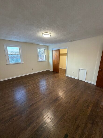 Building Photo - 16 Cherry St