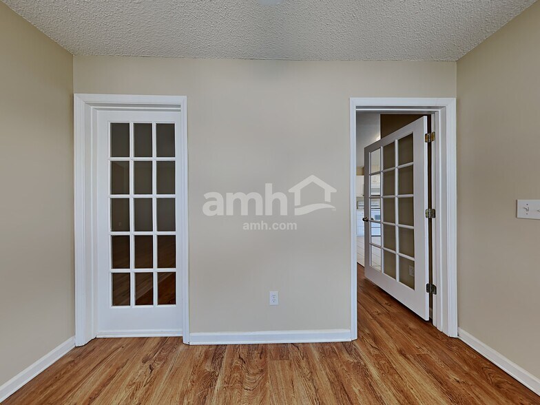 Building Photo - 160 Charlotte Ct