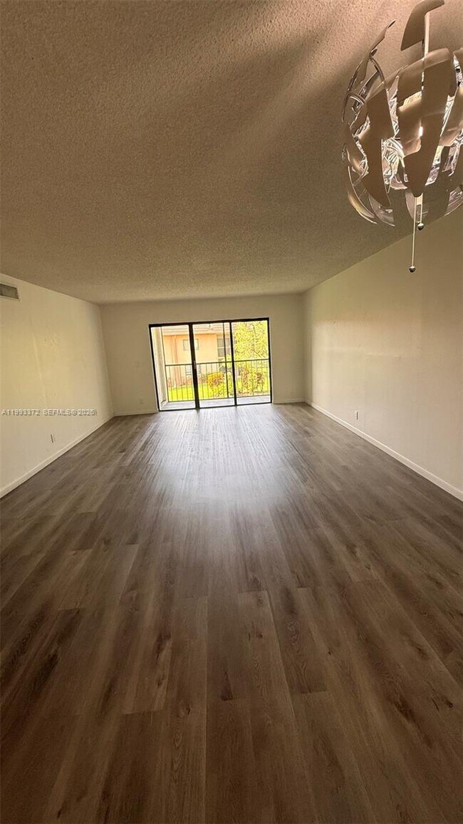 Building Photo - 231 Lakeview Dr