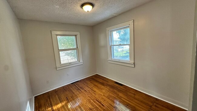 Building Photo - 1417 Prairie St