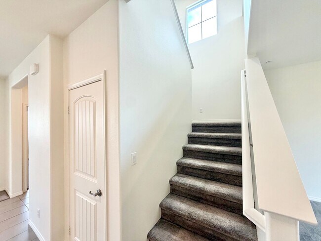 Building Photo - 30136 Sutton Ct