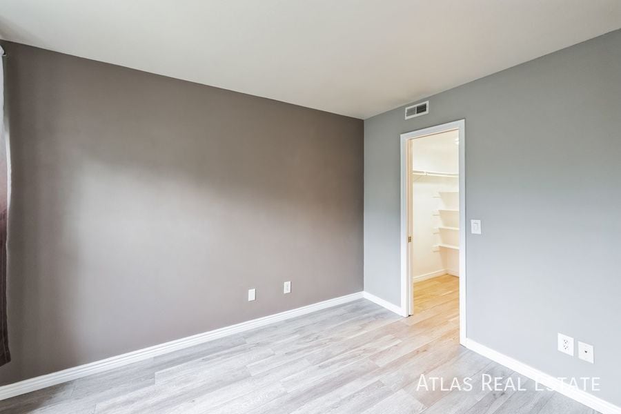 Building Photo - 467 S Memphis Way