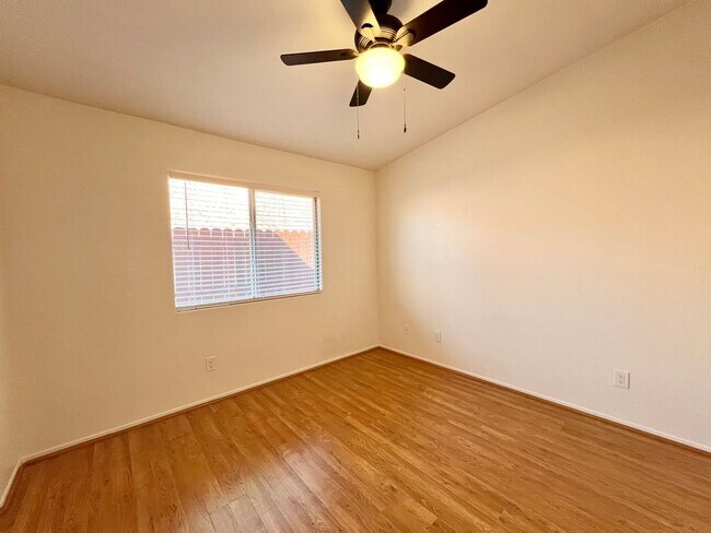 Building Photo - AVAILABLE NOW!!! 3 Bedroom 2 Bathroom Home in La Quinta