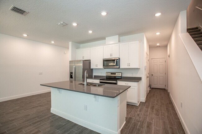 Building Photo - 1431 Broad Wing Ln