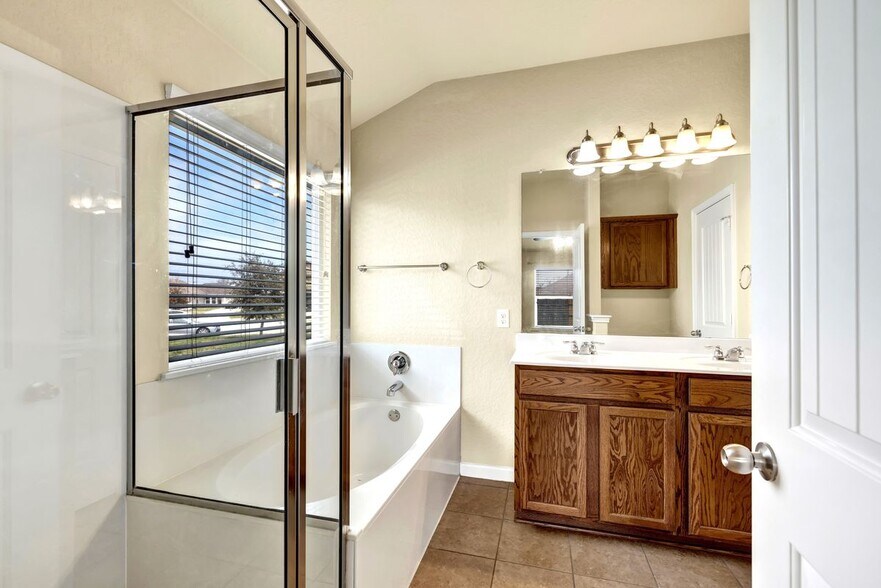 Building Photo - 1048 Lilac Wind