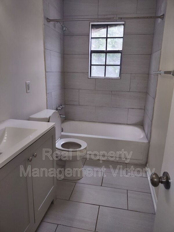 Building Photo - 1758 6th Pl NW