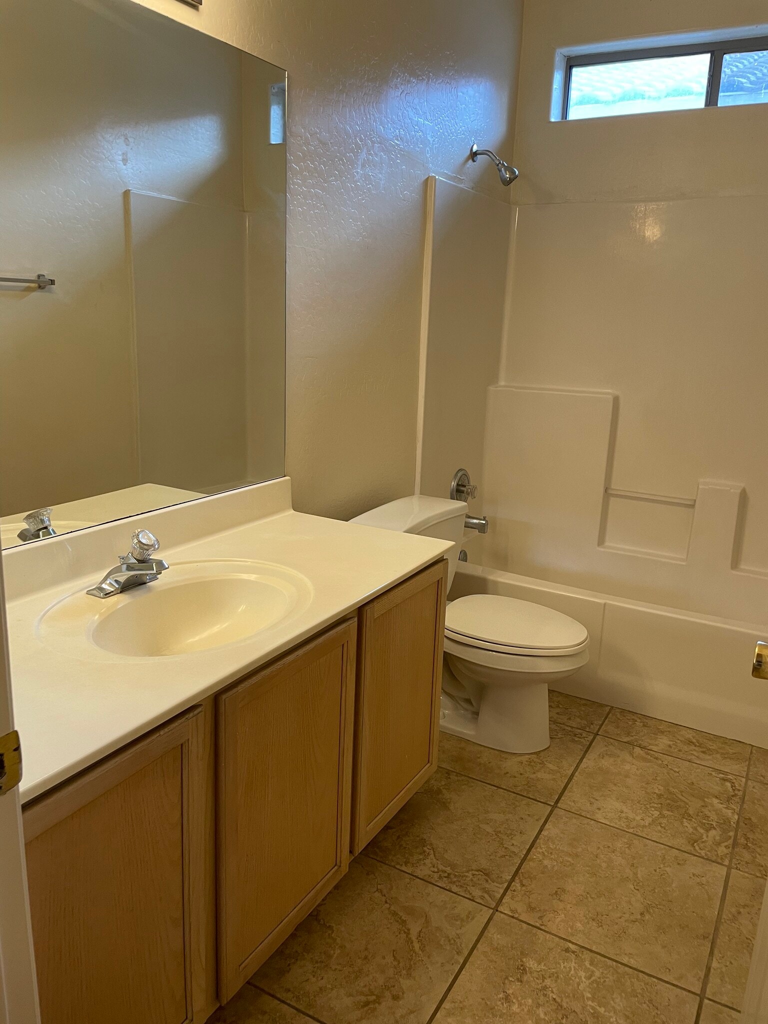 Building Photo - 1079 E Susan Ln