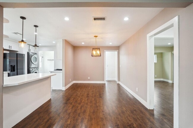 Building Photo - 1133 W 78th St