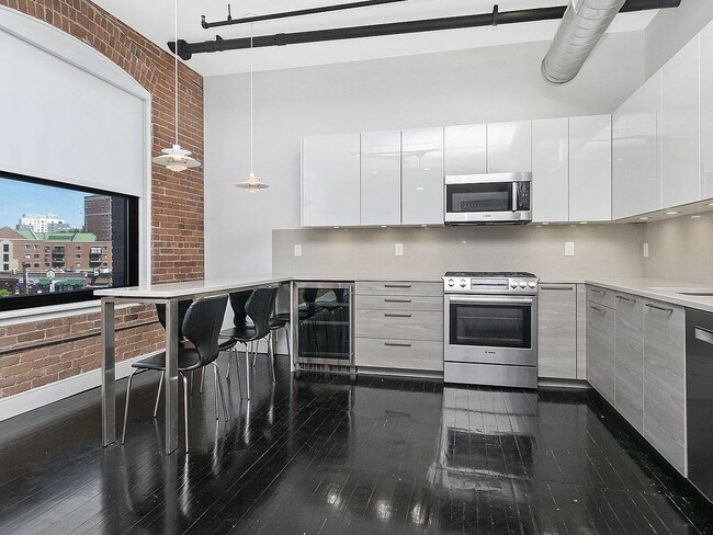 Building Photo - 250 Brighton Ave