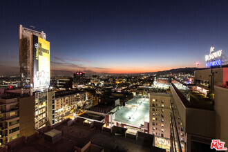 Building Photo - 6250 Hollywood Blvd