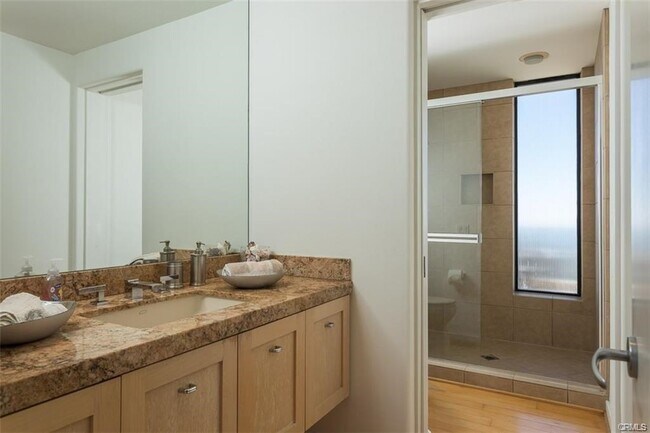 Building Photo - 1326 Skyline Dr