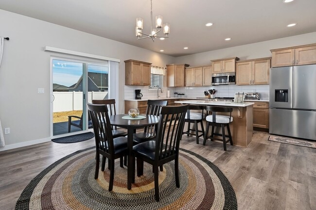 Building Photo - 1138 Crestview Dr