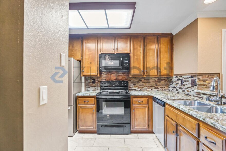 Building Photo - 2306 La Terrace Cir