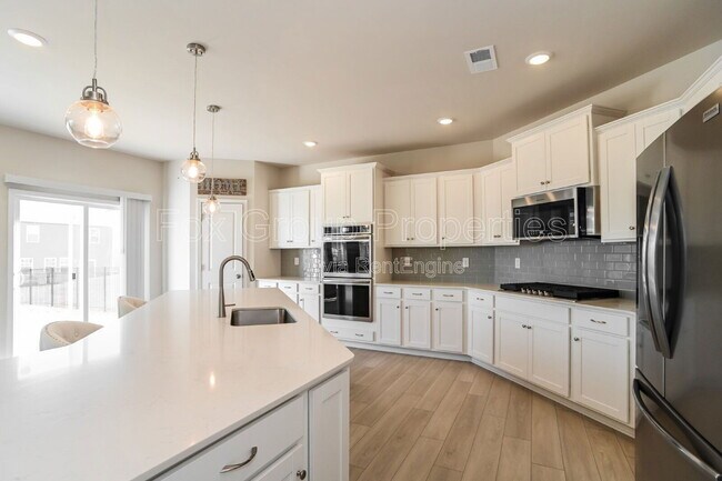 Building Photo - 6295 Fairfax Ct