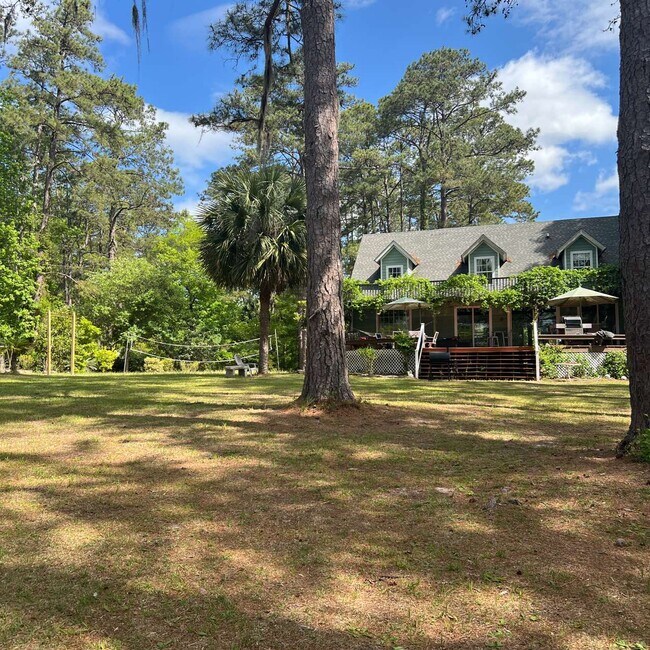 Building Photo - 31 Vinel Ln