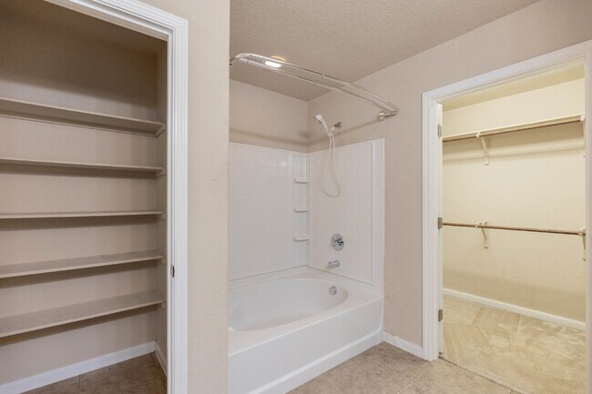 Building Photo - 3534 York Crest