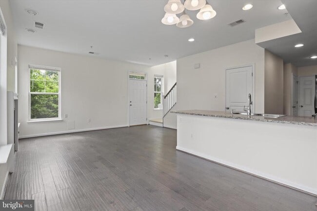 Building Photo - 12807 Lotte Dr