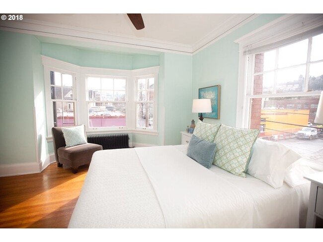 Building Photo - Historic Nob Hill 1Bd/1Ba Condo in NW Port...